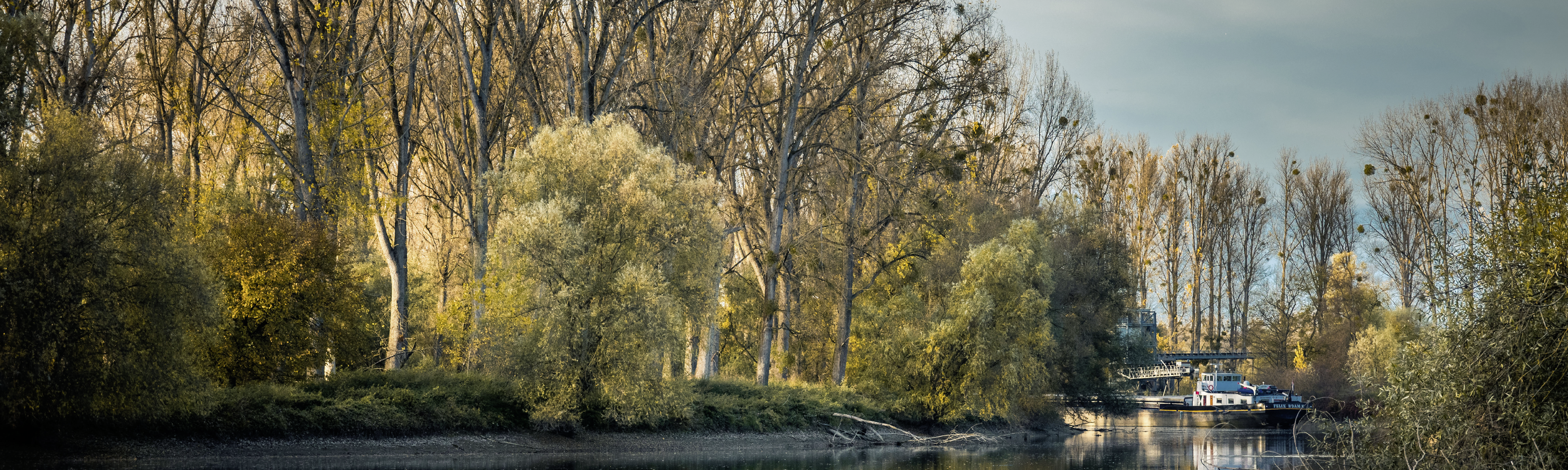 Ein Boot auf einem See